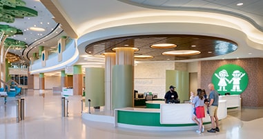 2024-MKG_SYS_Lobby_Concierge_02 Checking in at security at Arthur M. Blank Hospital