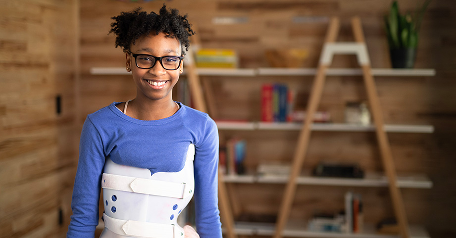 Teen-spine-patient-scoliosis-brace