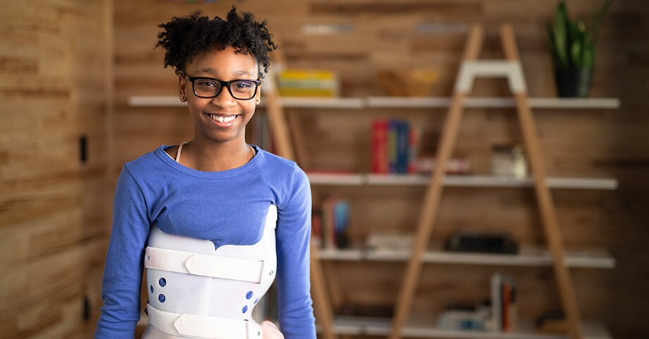 Teen-spine-patient-scoliosis-brace